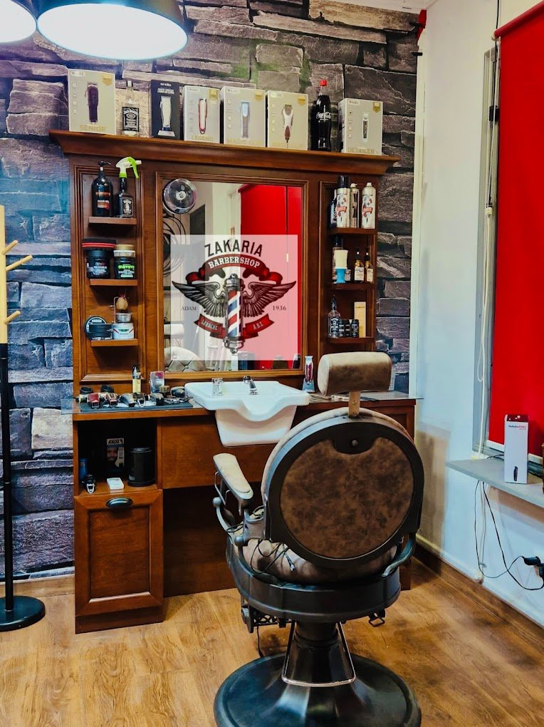 Barber chair and mirror